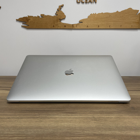 Apple MacBook Pro 15 A1707/ 2017/ i7-7700HQ/ 16GB RAM/ 512GB SSD/ Silver/ Radeon Pro 555 2GB/ Klasa A-