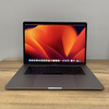 Apple MacBook Pro 15 A1990/ 2018/ i7-8850H/ 16GB RAM/ 512GB SSD/ Radeon Pro 560X 4GB/ Space Gray/ Klasa A-