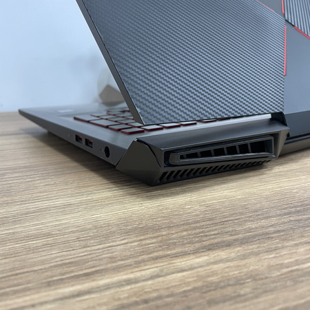 Gamingowy HP Omen 17/ i7-8750H/ NVIDIA GTX 1070 8GB/ 16GB RAM/ 512GB SSD + 1TB HDD/ FHD/ 120Hz/ Bateria 100%/ Klasa B