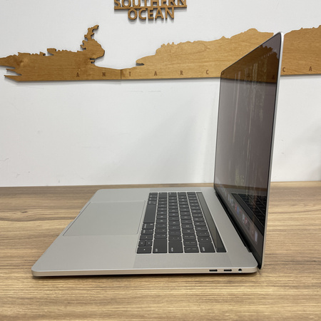 Apple MacBook Pro 15 A1990/ 2019/ i7-9750H/ Radeon Pro 555X 4GB/ 32GB RAM/ 512GB SSD/ Space Gray/ Klasa A