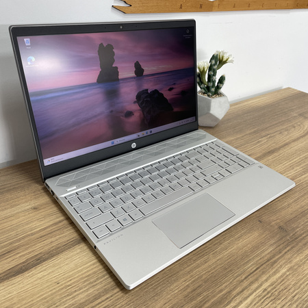 HP Pavilion 15/ 15.6"/ AMD Ryzen 5 3500U/ 8GB RAM/ 256GB SSD/ FHD/ Bateria 100%/ Klasa A