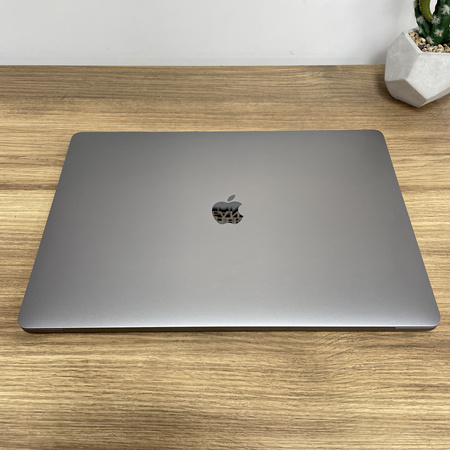 Apple MacBook Pro 16 A2141/ 2019/ i7-9750H/ 16GB RAM/ 512GB SSD/ Radeon Pro 5300M 4GB/ 3072x1920/ Silver/ Klasa A-
