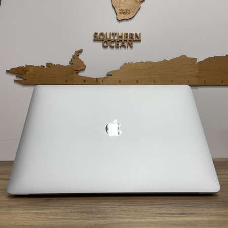 Apple MacBook Pro 15 A1707/ 2017/ i7-7820HQ/ 16GB RAM/ 512GB SSD/ Silver/ Radeon Pro 560 4GB/ Klasa A