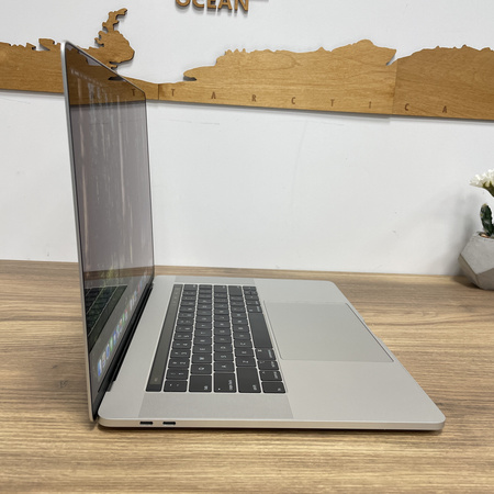 Apple MacBook Pro 15 A1990/ 2018/ i7-8850H/ Radeon Pro 560X 4GB/ 32GB RAM/ 512GB SSD/ Silver/ Klasa A-
