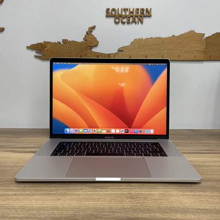 Apple MacBook Pro 15 A1707/ 2017/ i7-7700HQ/ 16GB RAM/ 256GB SSD/ Silver/ Radeon Pro 555 2GB/ Klasa A-