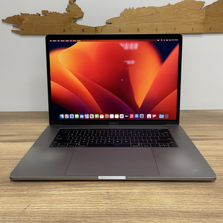 Apple MacBook Pro 15 A1707/ 2017/ i7-7820HQ/ 16GB RAM/ 512GB SSD/ Radeon Pro 560 4GB/ 2880x1800/ Space Gray/ Klasa B