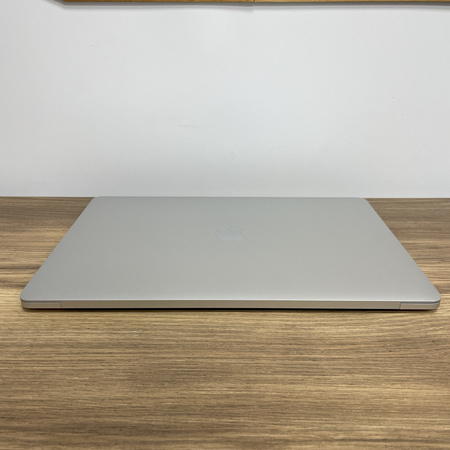 Apple MacBook Pro 15 A1990/ 2019/ i7-8850H/ Radeon Pro 560X 4GB/ 16GB RAM/ 512GB SSD/ Space Gray/ Klasa A-