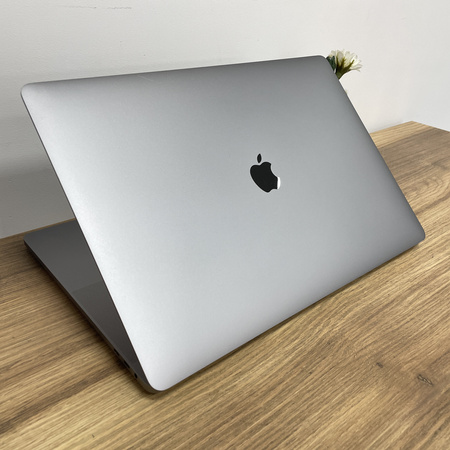 Apple MacBook Pro 16 A2141/ 2019/ i7-9750H/ 16GB RAM/ 512GB SSD/ Radeon Pro 5300M 4GB/ 3072x1920/ Silver/ Klasa A-