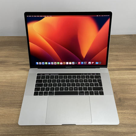 Laptop Poleasingowy Apple MacBook Pro 15 A1707/ 2017/ i7/ 16GB RAM/ 512GB SSD/ Silver/ Radeon Pro 555 2GB/ Klasa A-