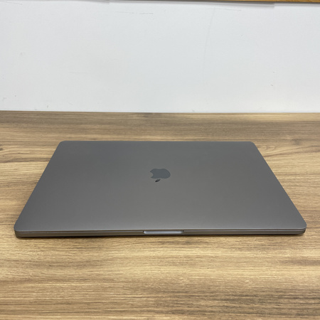 Apple MacBook Pro 16 A2141/ 2019/ i7-9750H/ 16GB RAM/ 512GB SSD/ Radeon Pro 5300M 4GB/ 3072x1920/ Space Gray/ Klasa B/ wada matrycy