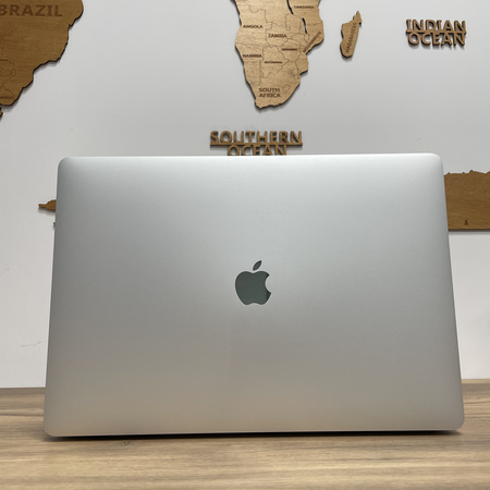 Apple MacBook Pro 15 A1707/ 2017/ i7-7820HQ/ 16GB RAM/ 512GB SSD/ Silver/ Radeon Pro 560 4GB/ Klasa A