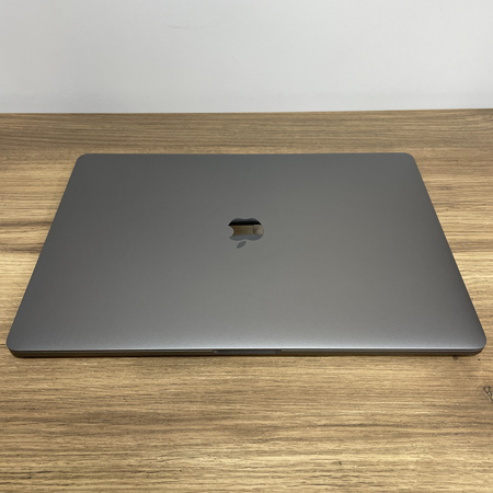 Apple MacBook Pro 15 A1990/ 2018/ i7-8850H/ 16GB RAM/ 512GB SSD/ Radeon Pro 560X 4GB/ Space Gray/ QWERTY UK/ Klasa A