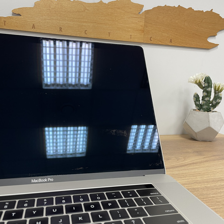 Apple MacBook Pro 15 A1990/ 2018/ i7-8850H/ Radeon Pro 560X 4GB/ 32GB RAM/ 512GB SSD/ Silver/ Klasa A-