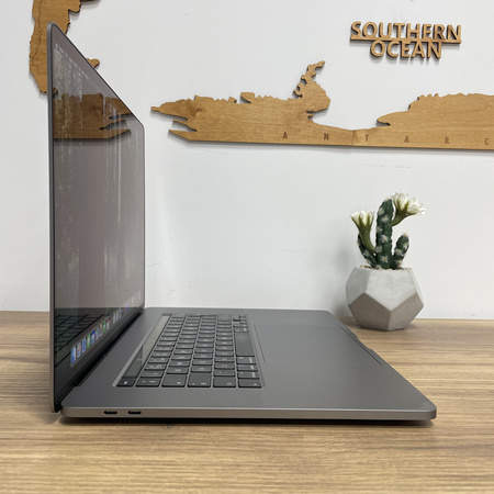 Apple MacBook Pro 16 A2141/ 2019/ i7-9750H/ 16GB RAM/ 512GB SSD/ Radeon Pro 5300M 4GB/ 3072x1920/ Space Gray/ Klasa A-