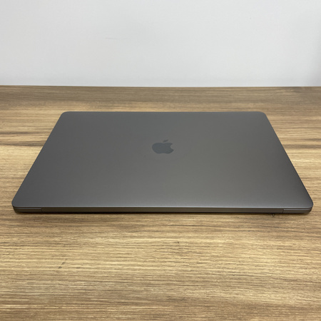 Apple MacBook Pro 15 A1990/ 2018/  i7-8850H/ 16GB RAM/ 512GB SSD/ Radeon Pro 560X 4GB/ 2880x1800/ Space Gray/ Klasa A