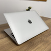 Apple MacBook Air 13 A2337/ 2020/ M1/ 16GB RAM/ 1TB SSD/ Silver/ Bateria 94%/ Klasa A-