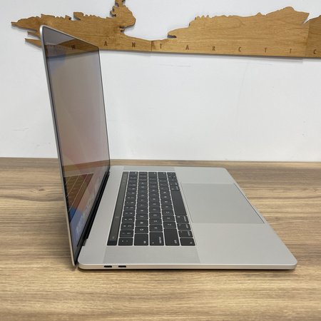 Apple MacBook Pro 15 A1707/ 2017/ i7-7820HQ/ 16GB RAM/ 512GB SSD/ Silver/ Radeon Pro 560 4GB/ Klasa A