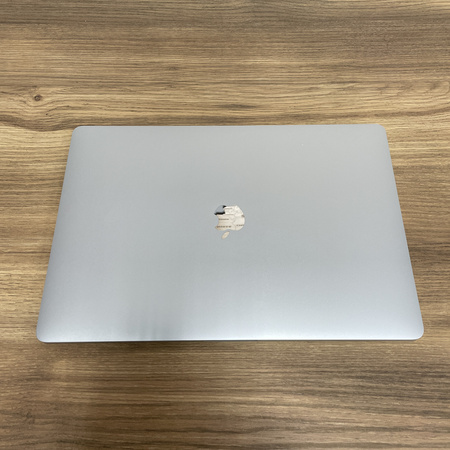 Apple MacBook Pro 15 A1707/ 2017/ i7-7820HQ/ 16GB RAM/ 512GB SSD/ Silver/ Radeon Pro 560 4GB/ Klasa A