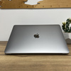 Apple MacBook Air 13 A2337/ 2020/ M1/ 8GB RAM/ 256GB SSD/ Space Gray/ Bateria 100%/ Klasa A-
