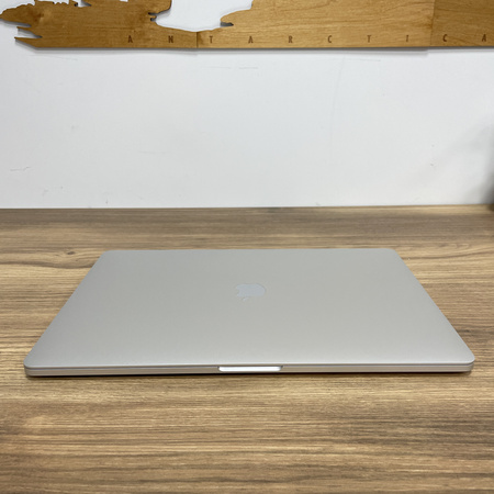 Apple MacBook Pro 15 A1990/ 2019/ i7-9750H/ Radeon Pro 555X 4GB/ 32GB RAM/ 512GB SSD/ Space Gray/ Klasa A