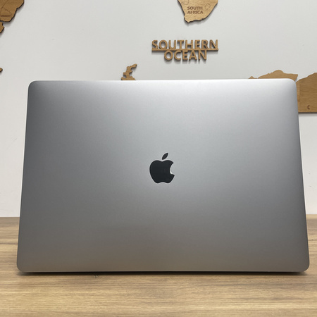 Apple MacBook Pro 15 A1707/ 2017/  i7-7820HQ/ 16GB RAM/ 512GB SSD/ Space Gray/ Radeon Pro 560 4GB/ Klasa A-