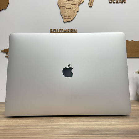 Apple MacBook Pro 15 A1990/ 2018/ i7-8850H/ Radeon Pro 560X 4GB/ 32GB RAM/ 512GB SSD/ Silver/ Klasa A-