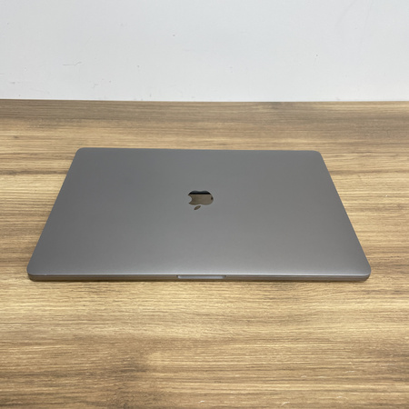 Apple MacBook Pro 15 A1707/ 2017/  i7-7820HQ/ 16GB RAM/ 512GB SSD/ Space Gray/ Radeon Pro 560 4GB/ Klasa A-