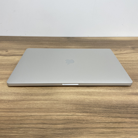Apple MacBook Pro 16 A2141/ 2019/ i7-9750H/ 32GB RAM/ 512GB SSD/ Radeon Pro 5300M 4GB/ 3072x1920/ Silver/ Klasa A