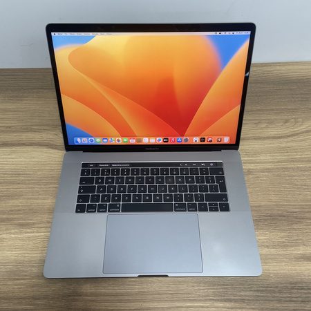 Apple MacBook Pro 15 A1707/ 2017/  i7-7820HQ/ 16GB RAM/ 512GB SSD/ Space Gray/ Radeon Pro 560 4GB/ Klasa A-
