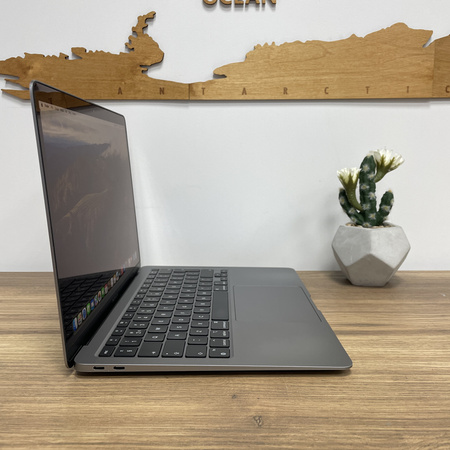 Apple MacBook Air 13 A2337/ 2020/ M1/ 8GB RAM/ 256GB SSD/ Space Gray/ Bateria 100%/ Klasa A-