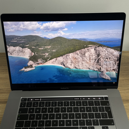Apple MacBook Pro 16 A2141/ 2019/ i7-9750H/ 16GB RAM/ 512GB SSD/ Radeon Pro 5300M 4GB/ 3072x1920/ Space Gray/ Klasa A-