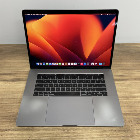 Apple MacBook Pro 15 A1707/ 2017/ i7-7820HQ/ 16GB RAM/ 512GB SSD/ Radeon Pro 560 4GB/ 2880x1800/ Space Gray/ Klasa B