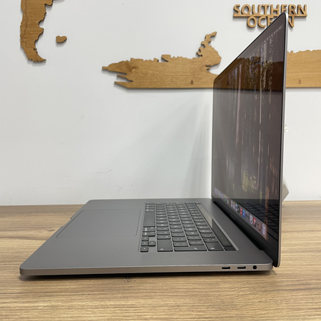 Apple MacBook Pro 16 A2141/ 2019/ i9-9980HK/ 64GB RAM/ 1TB SSD/ Radeon Pro 5500M 8GB/ 3072x1920/ Space Gray/ Klasa A-